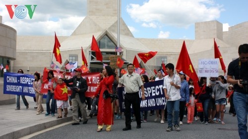 Overseas Vietnamese continue protests against China’s actions in the East Sea - ảnh 2